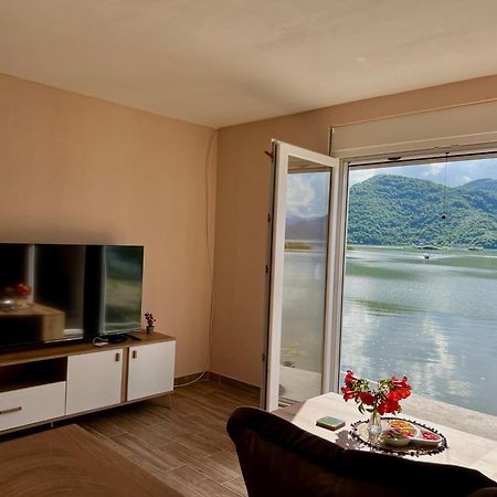 Lakeside Harmony Apartment Golubovci Bagian luar foto