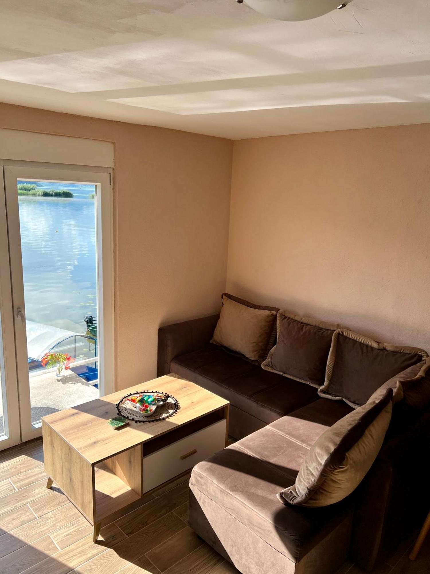 Lakeside Harmony Apartment Golubovci Bagian luar foto
