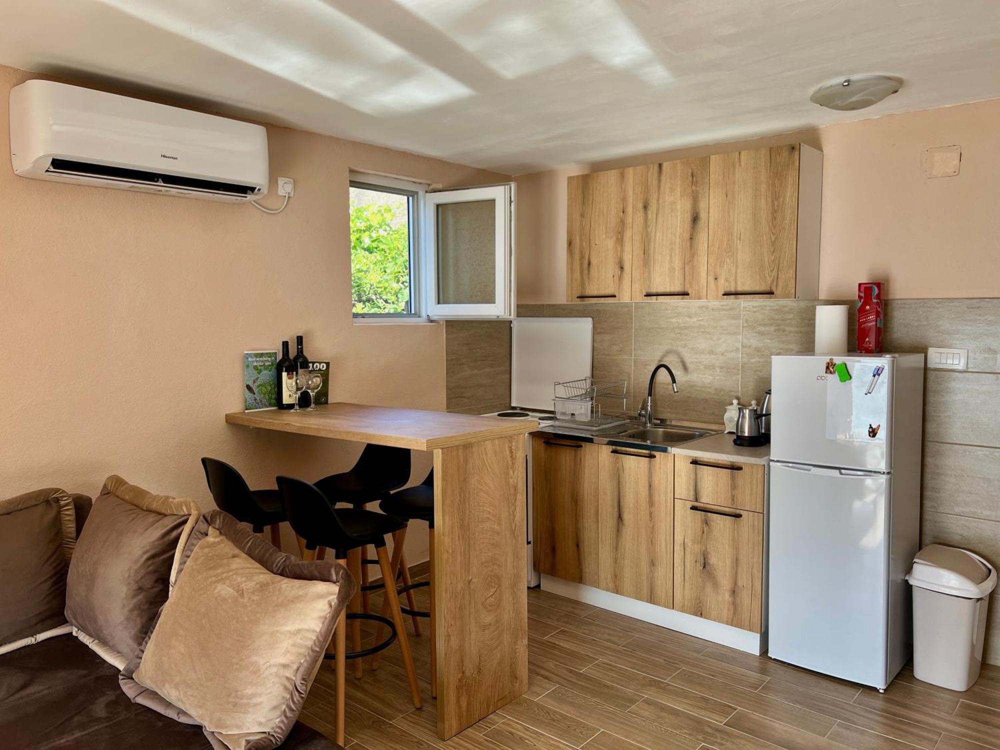 Lakeside Harmony Apartment Golubovci Bagian luar foto