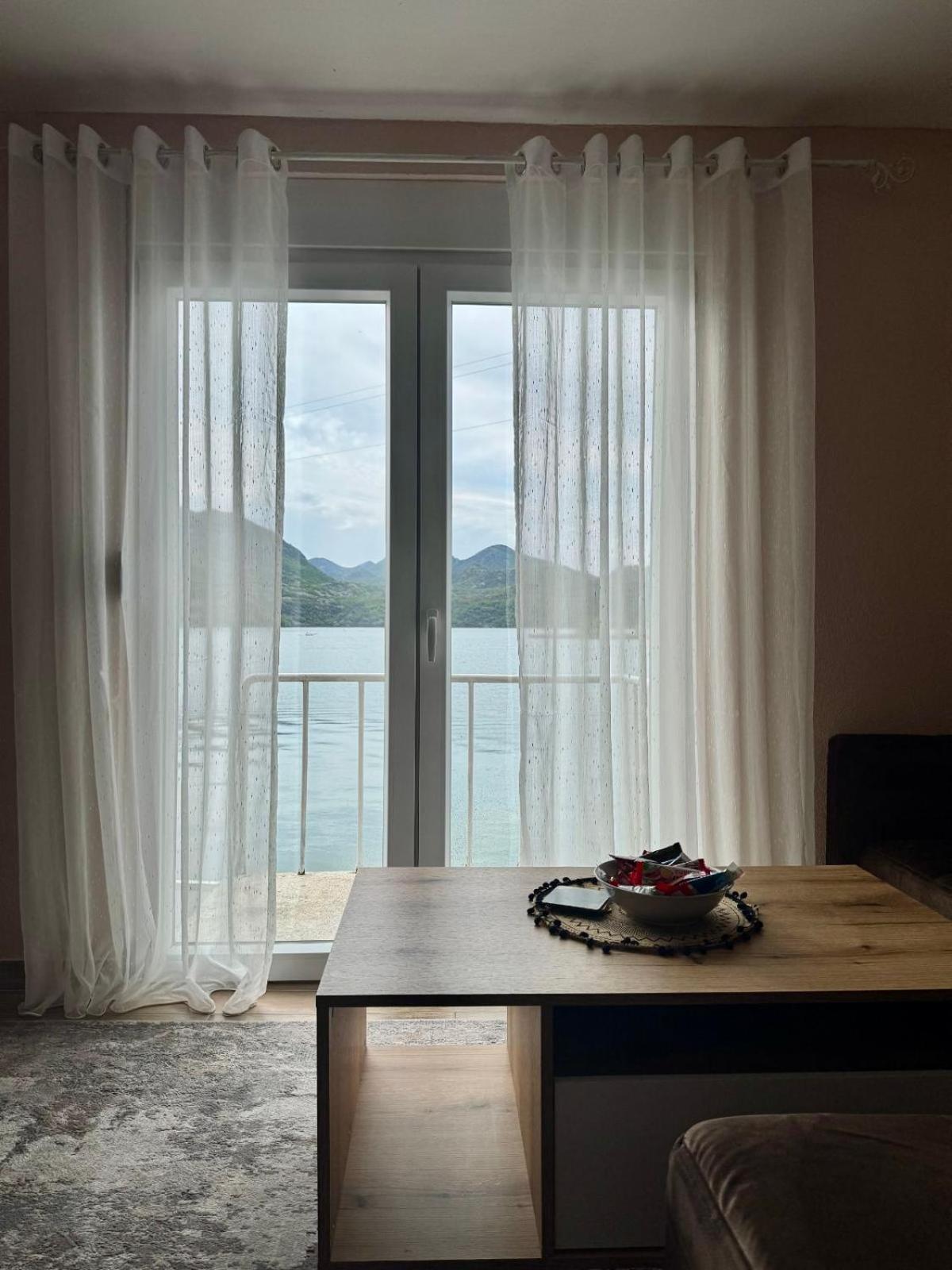 Lakeside Harmony Apartment Golubovci Bagian luar foto