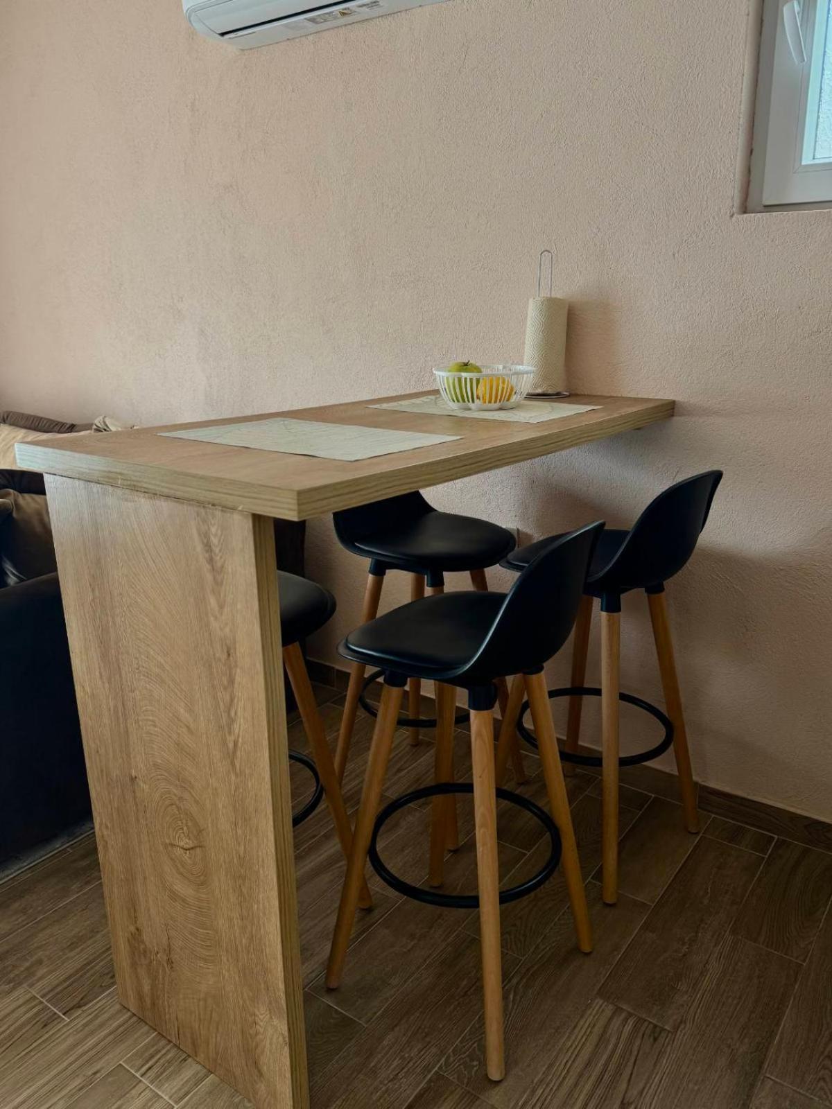 Lakeside Harmony Apartment Golubovci Bagian luar foto
